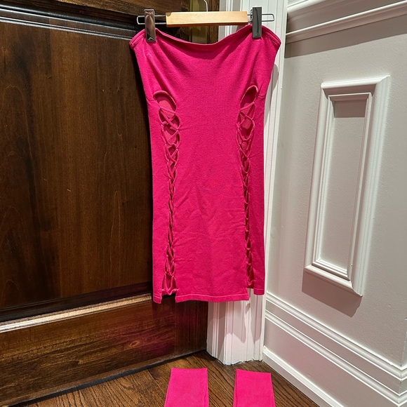 Pretty Little Thing Dress - Picture 2 of 8